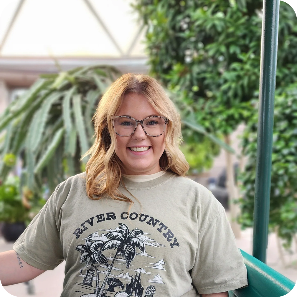 Disney fan wearing a Quirky Mouse tee in the park