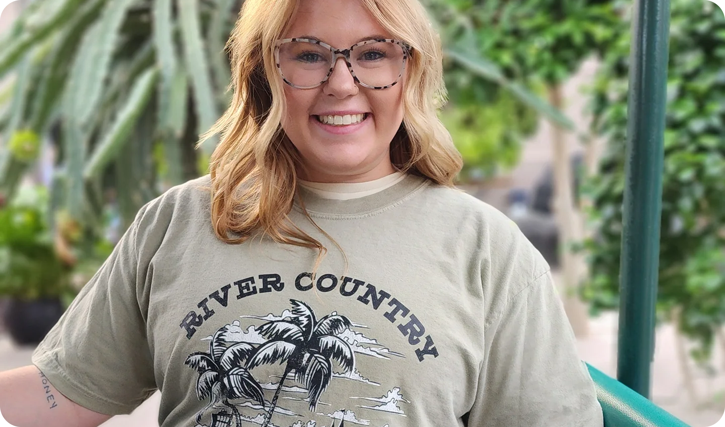 Disney fan wearing a Quirky Mouse tee in the park